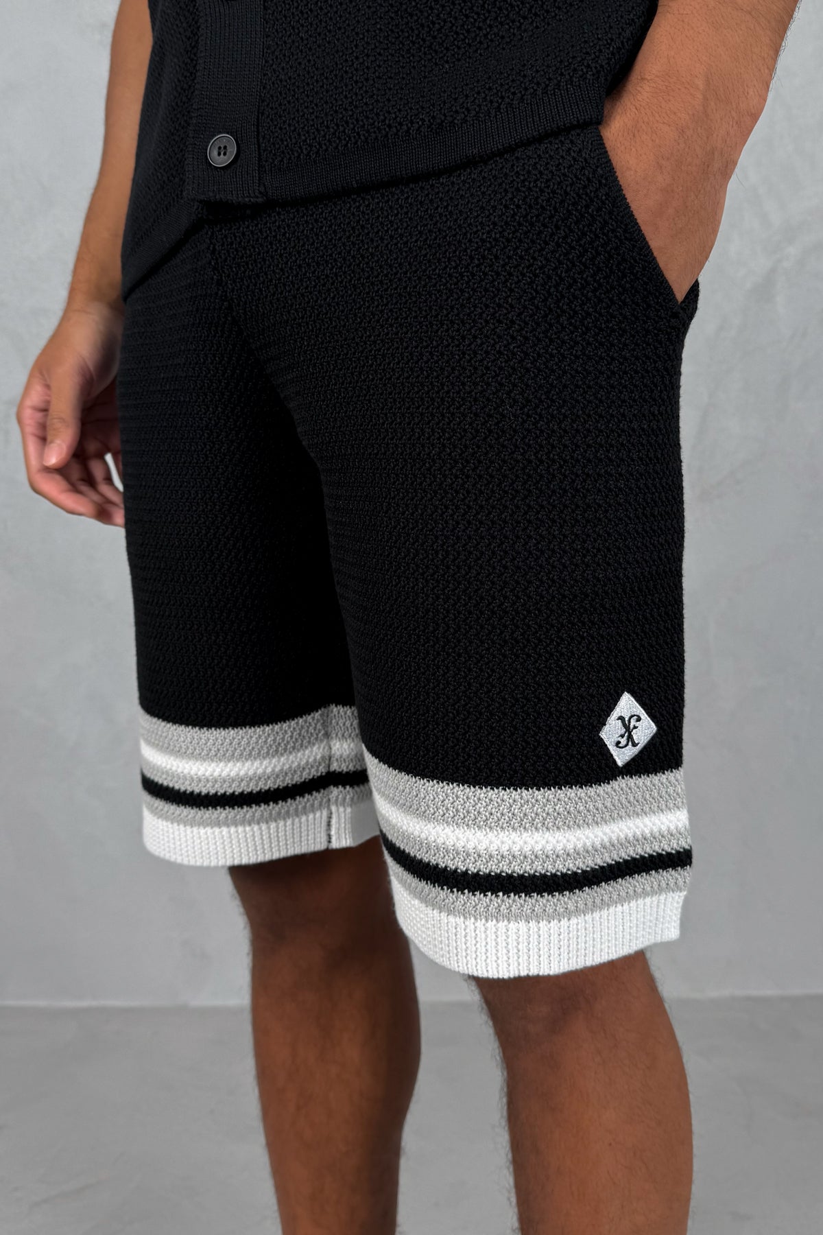 Colour Block Boxy Knit Shirt - Black/White