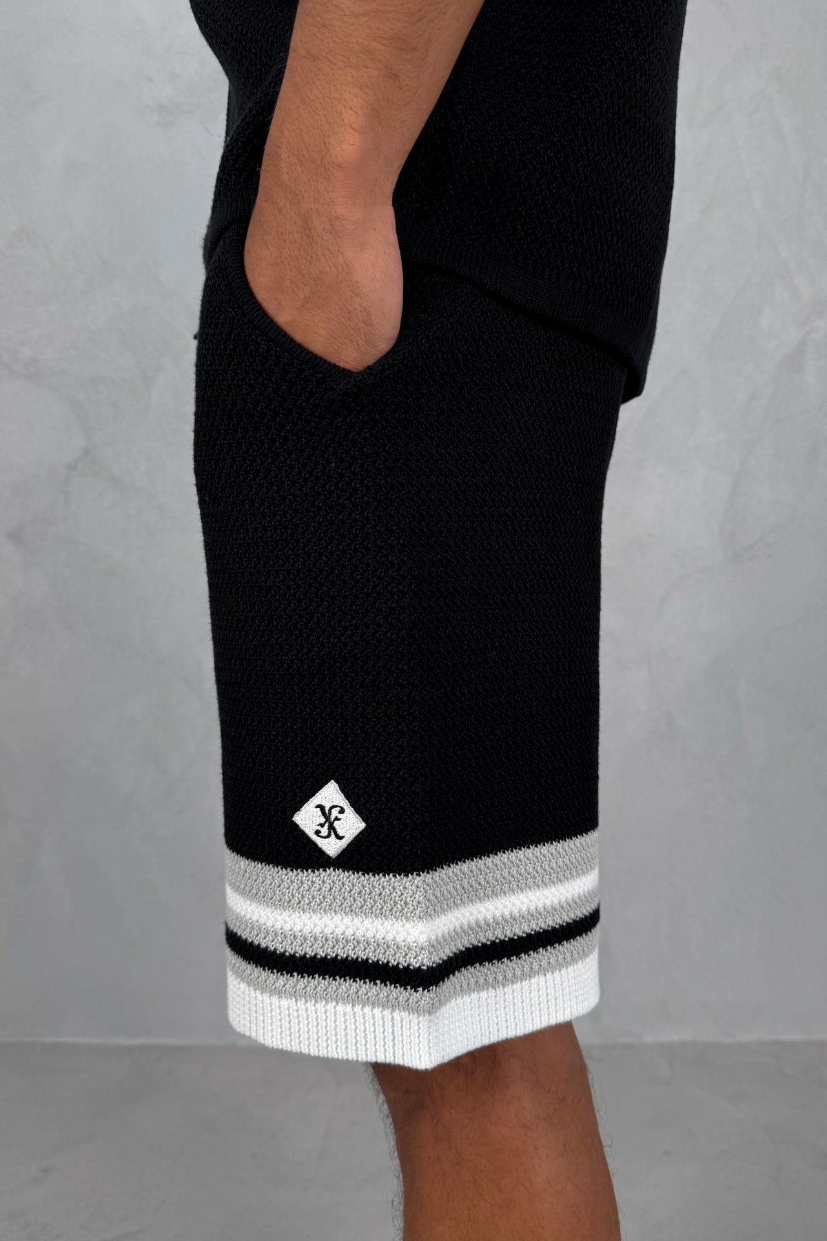Colour Block Knit Shorts - Black/White