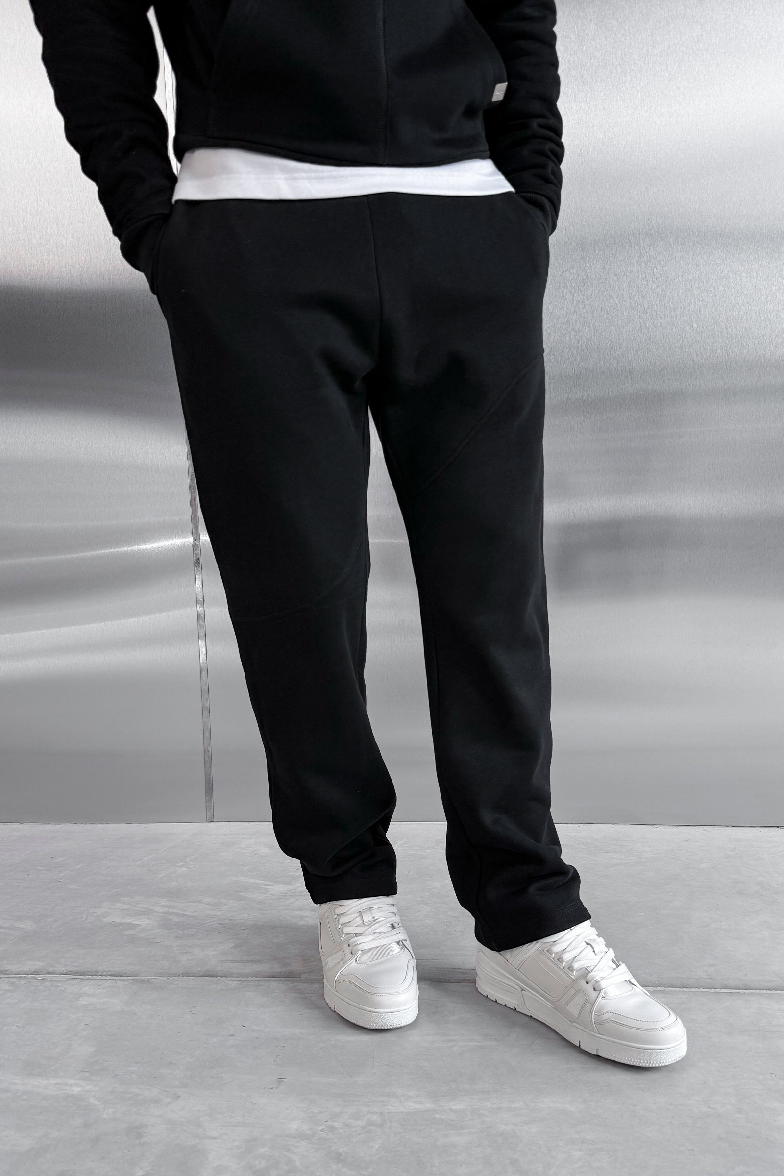 Curve Seam Straight Leg Jogger - Black