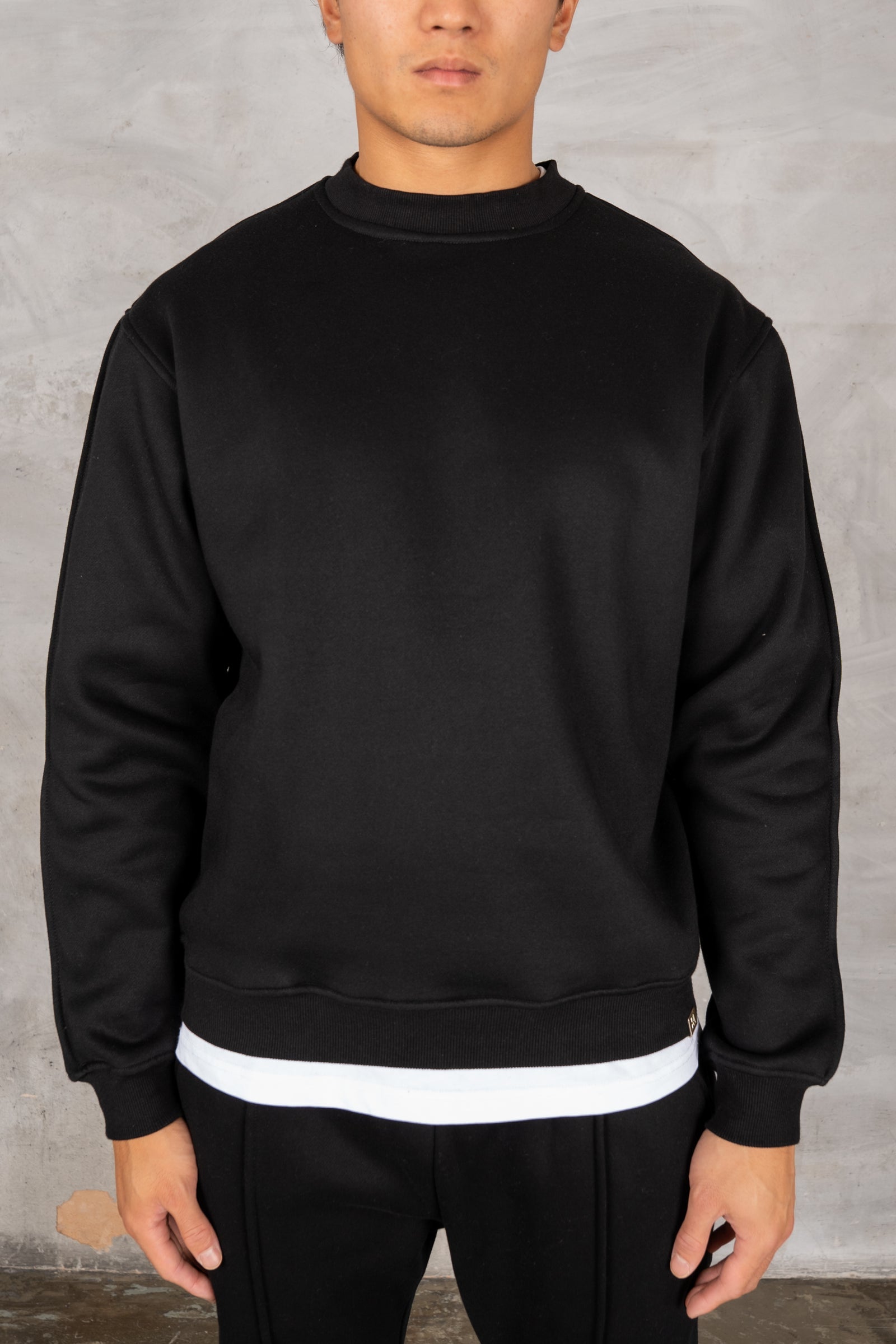 Extended Neck Crew Neck Sweatshirt - Black – JK Attire