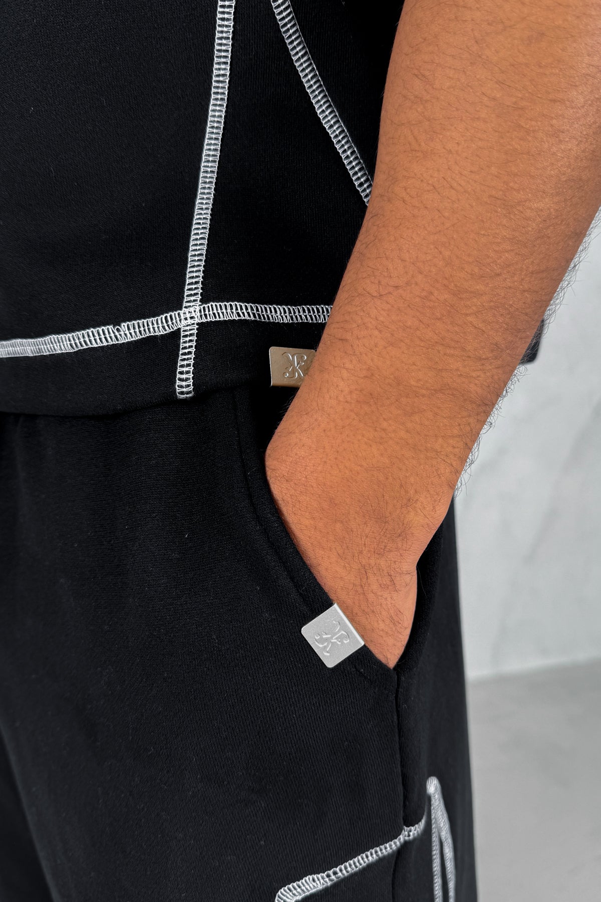 Contrast Stitch Baggy Shorts - Black