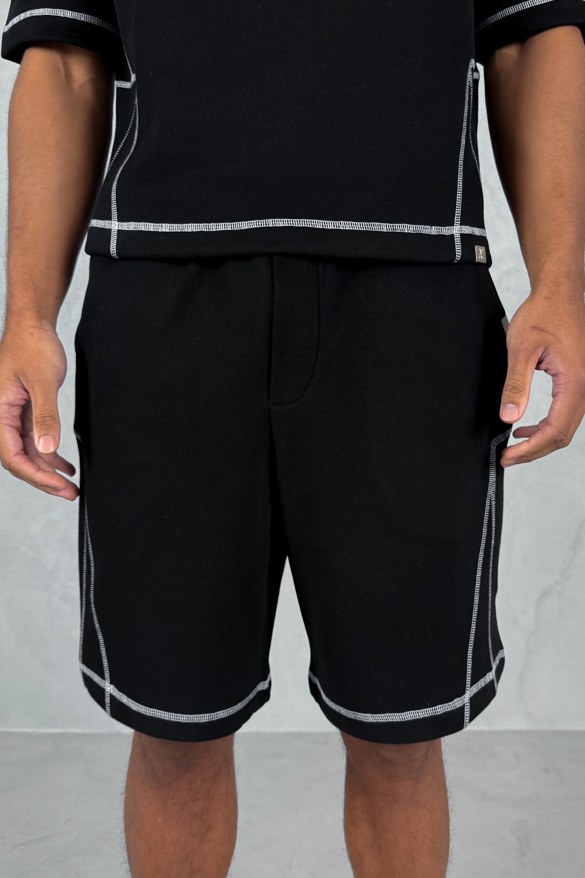 Contrast Stitch Baggy Shorts - Black