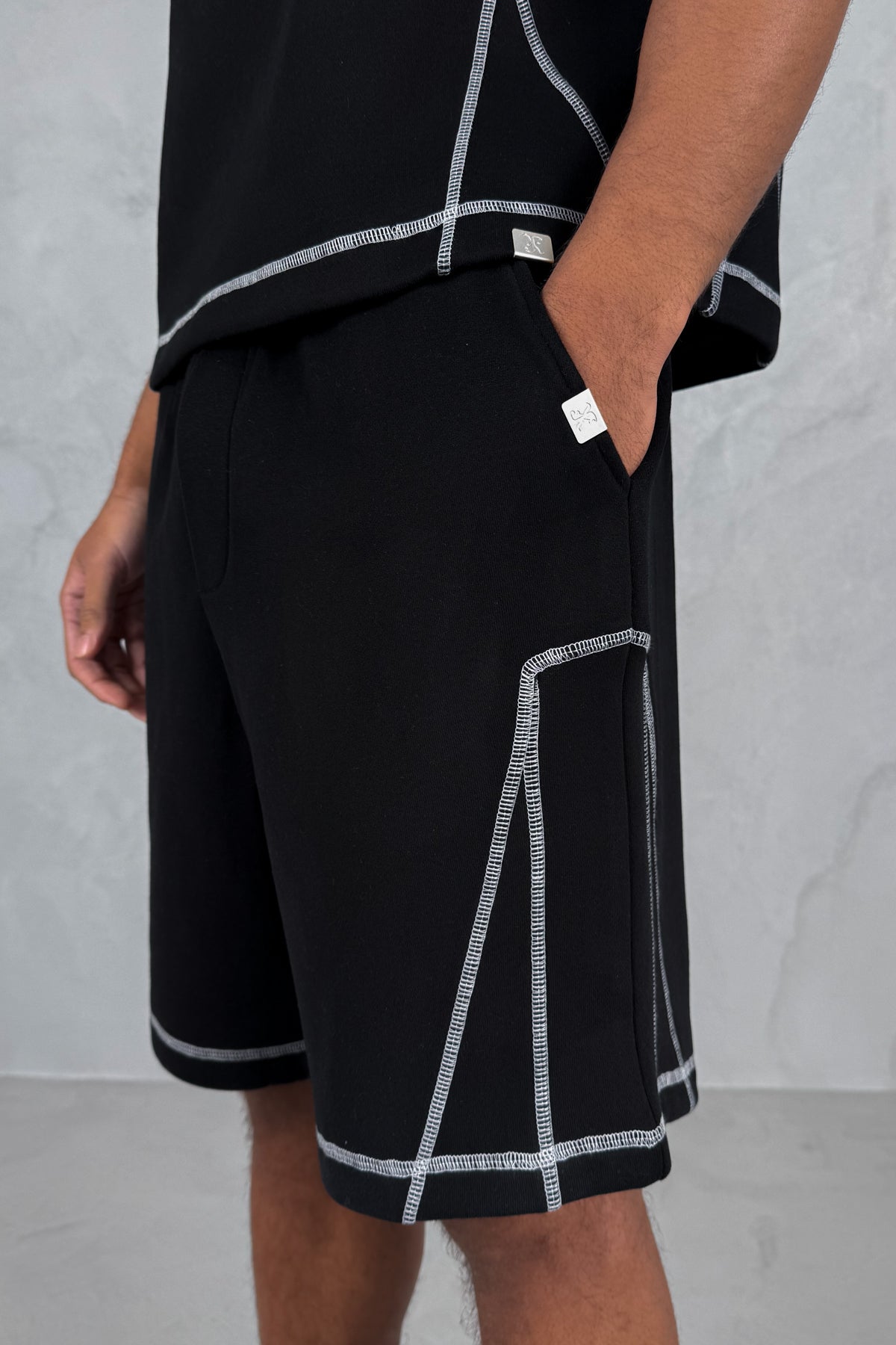 Contrast Stitch Baggy Shorts - Black