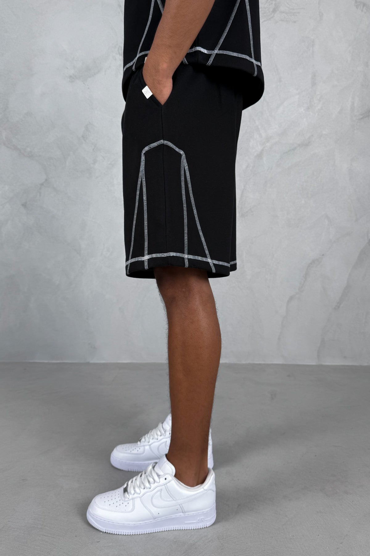 Contrast Stitch Baggy Shorts - Black