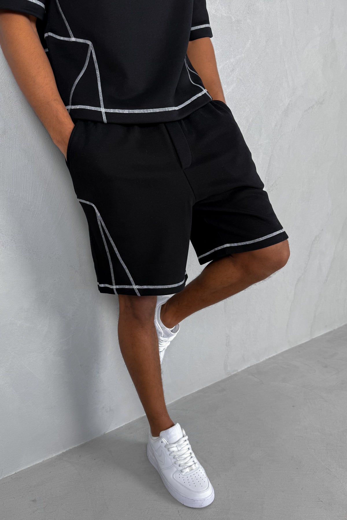 Contrast Stitch Baggy Shorts - Black