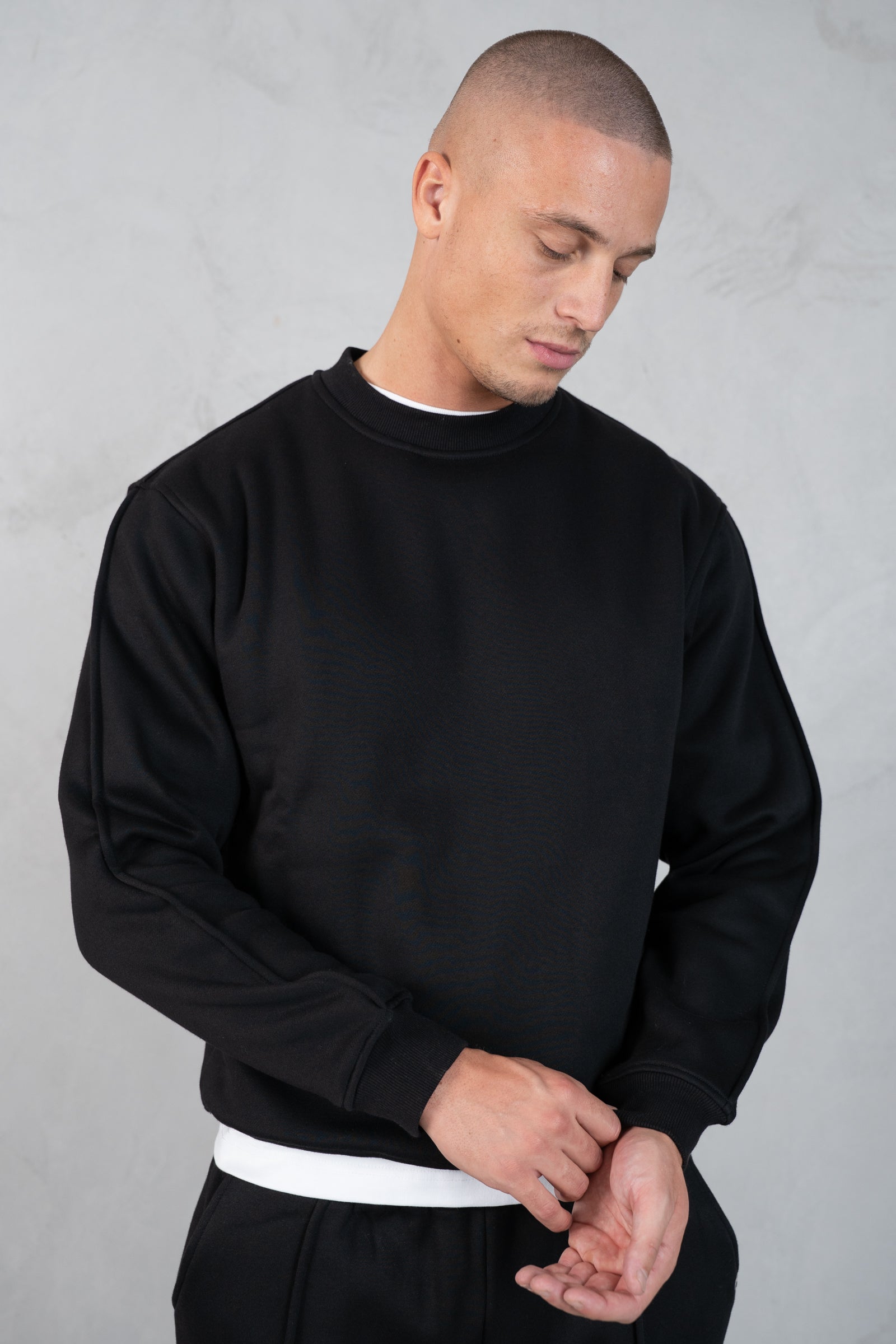 Extended Neck Crew Neck Sweatshirt - Black